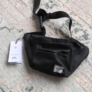 NWT Herschel Seventeen Unisex Black Hip Fanny Pack Waist Bag